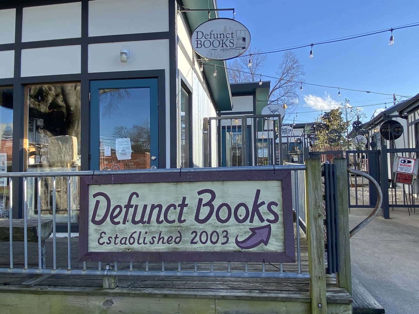 Defunct Books