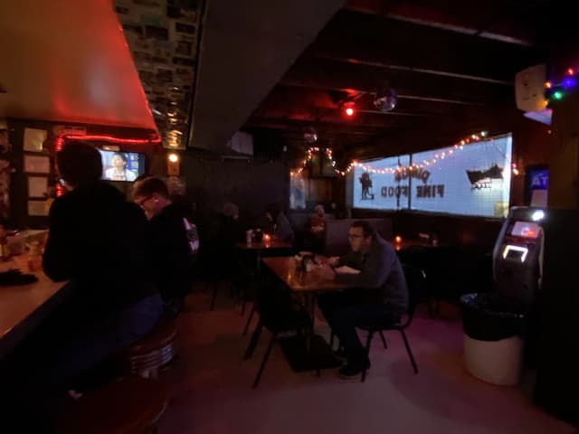 Dinos Bar